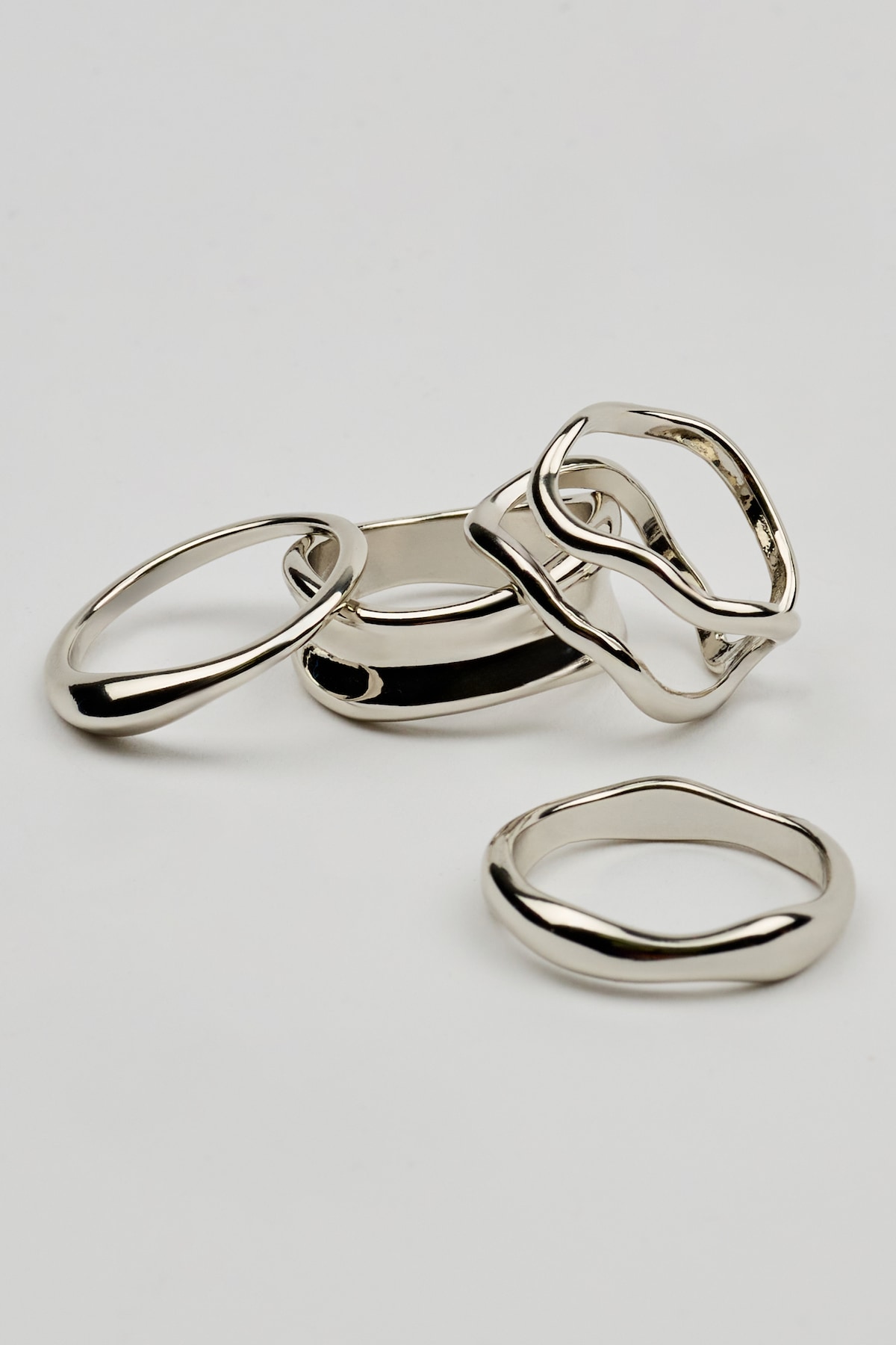 Alternative view of Set of 4 Wavy Minimal Rings