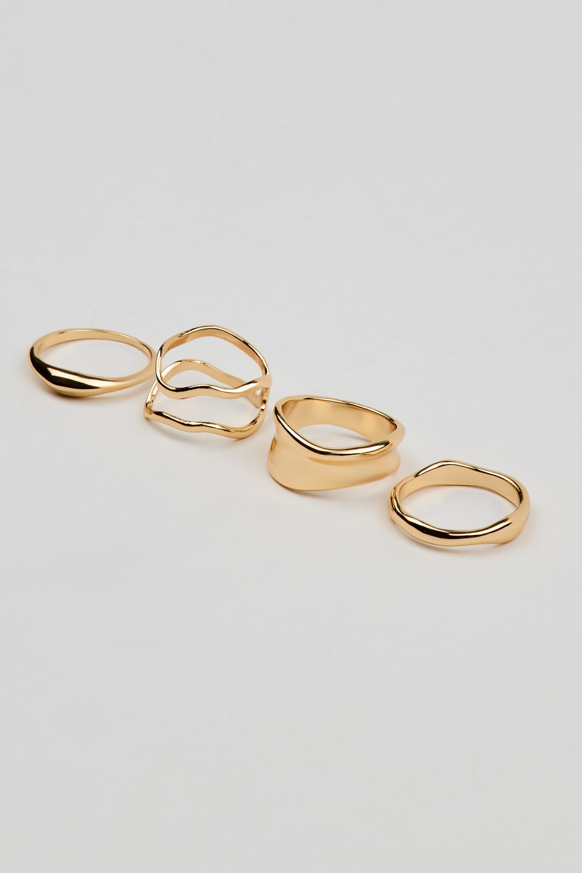 Alternative view of Set of 4 Wavy Minimal Rings